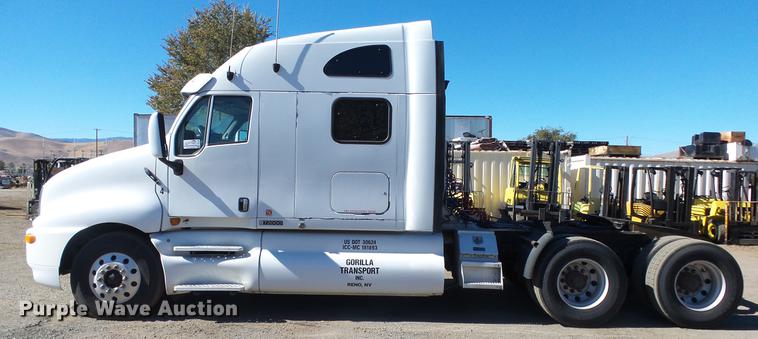 image for item DG2755 2000 Kenworth T2000 semi truck