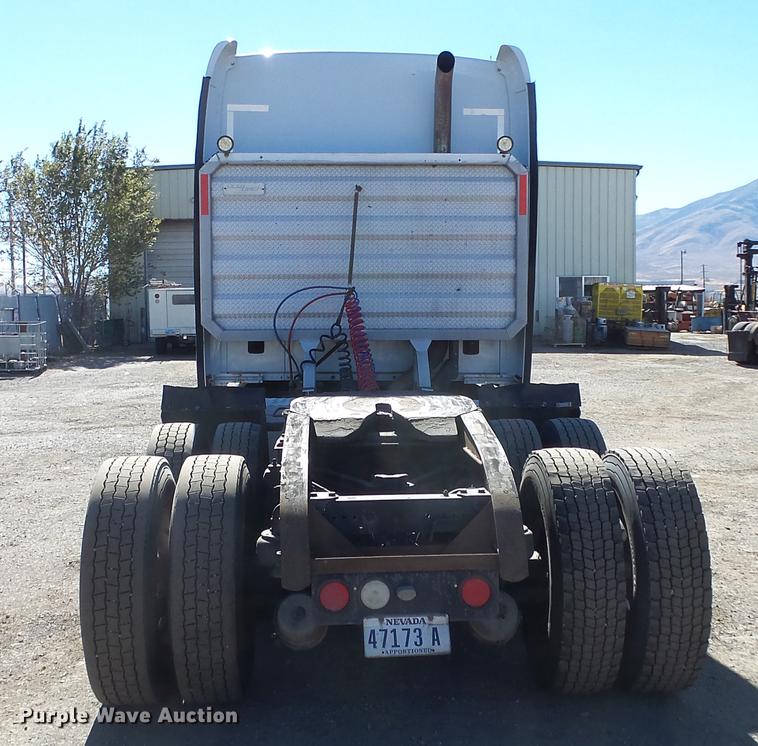 2000 Kenworth T2000 semi truck in Reno, NV Item DG2755 sold Purple Wave