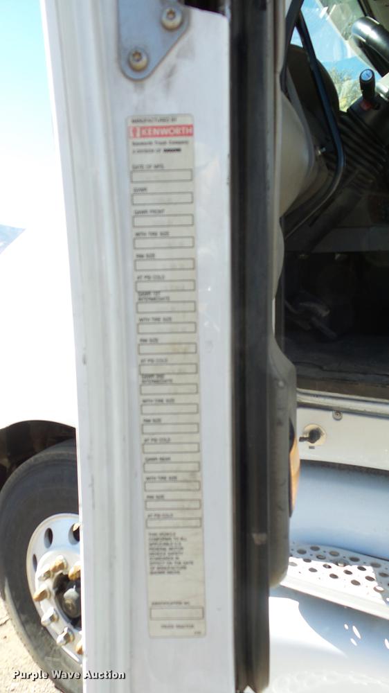image for item DG2755 2000 Kenworth T2000 semi truck