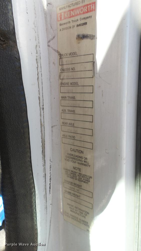 image for item DG2755 2000 Kenworth T2000 semi truck