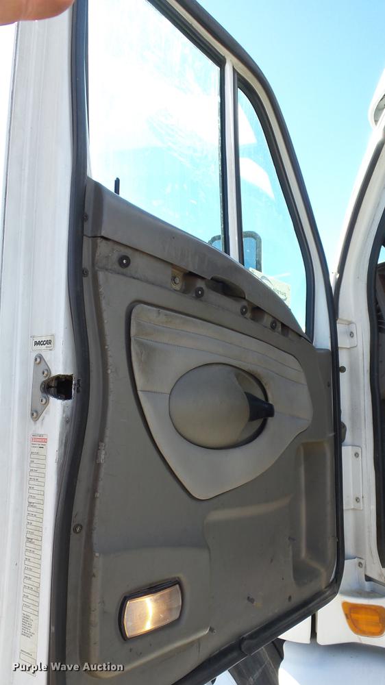 image for item DG2755 2000 Kenworth T2000 semi truck