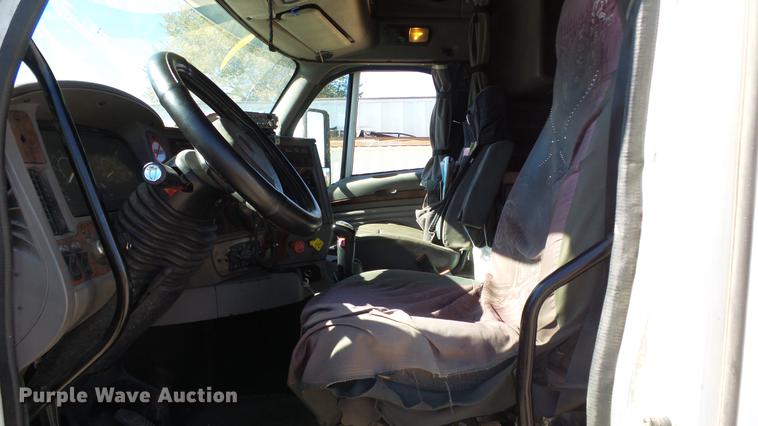 image for item DG2755 2000 Kenworth T2000 semi truck