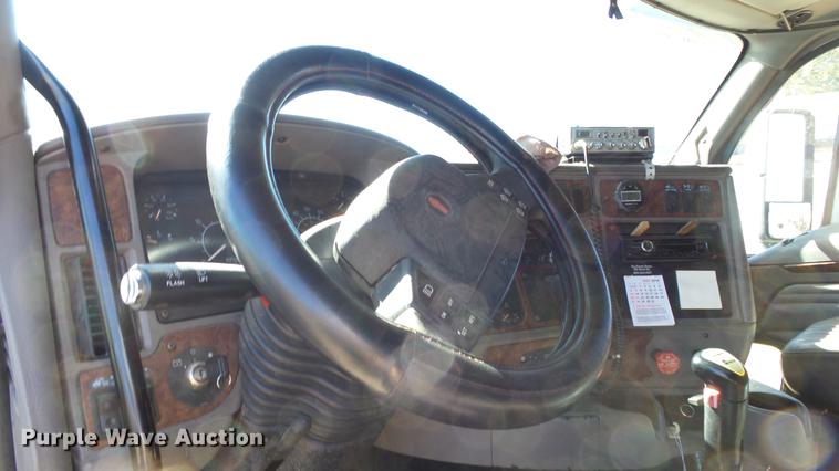 image for item DG2755 2000 Kenworth T2000 semi truck