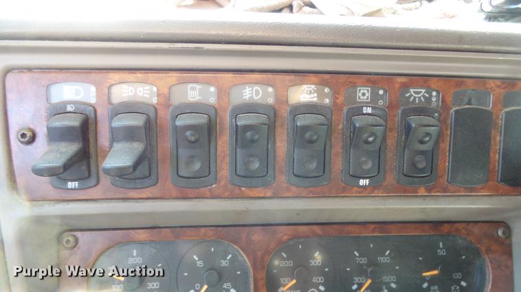 image for item DG2755 2000 Kenworth T2000 semi truck