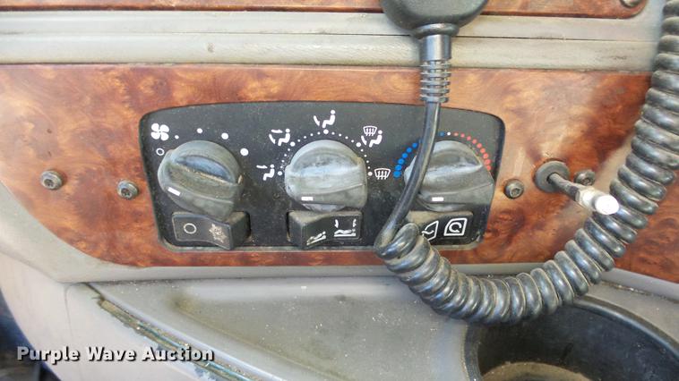 image for item DG2755 2000 Kenworth T2000 semi truck