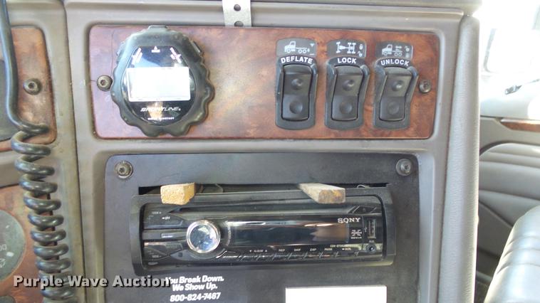 image for item DG2755 2000 Kenworth T2000 semi truck