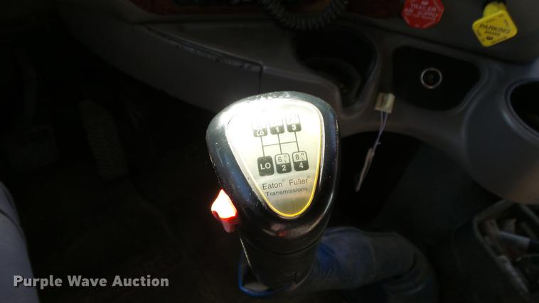 image for item DG2755 2000 Kenworth T2000 semi truck