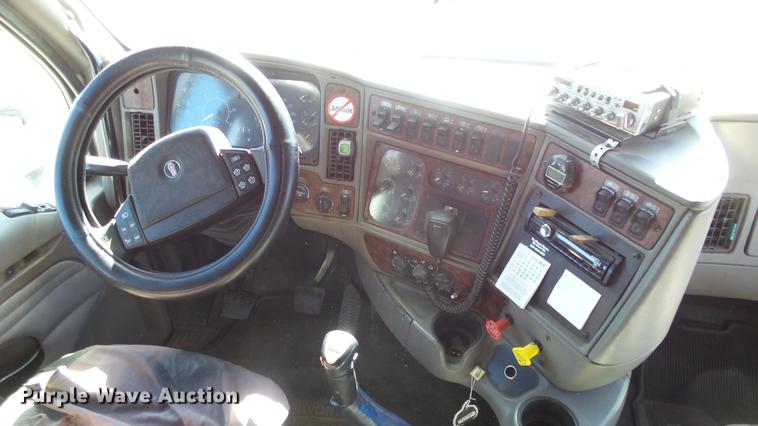 image for item DG2755 2000 Kenworth T2000 semi truck