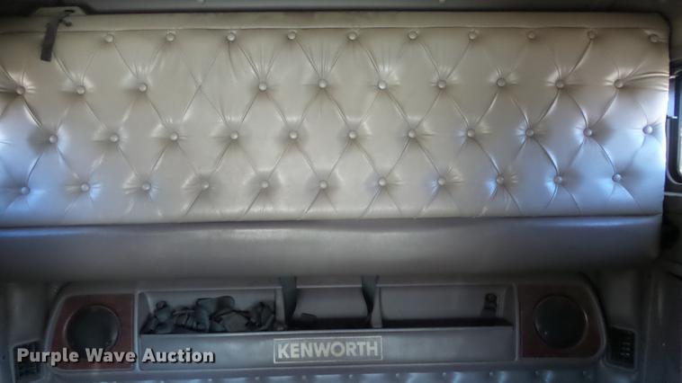 image for item DG2755 2000 Kenworth T2000 semi truck