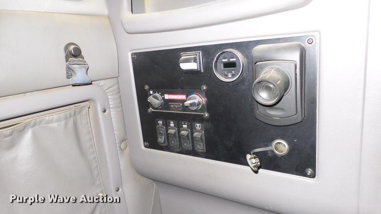 image for item DG2755 2000 Kenworth T2000 semi truck