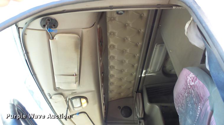 image for item DG2755 2000 Kenworth T2000 semi truck