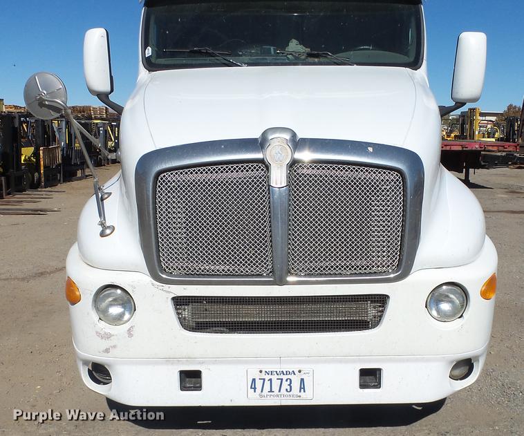 image for item DG2755 2000 Kenworth T2000 semi truck
