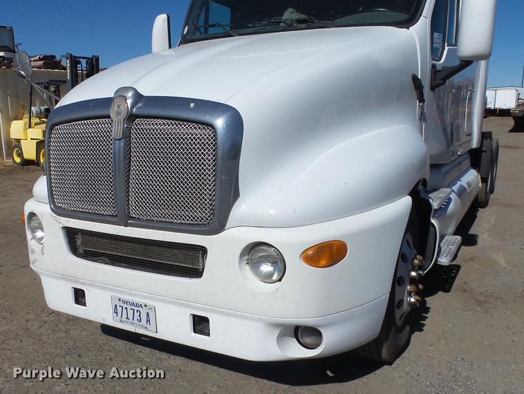 image for item DG2755 2000 Kenworth T2000 semi truck