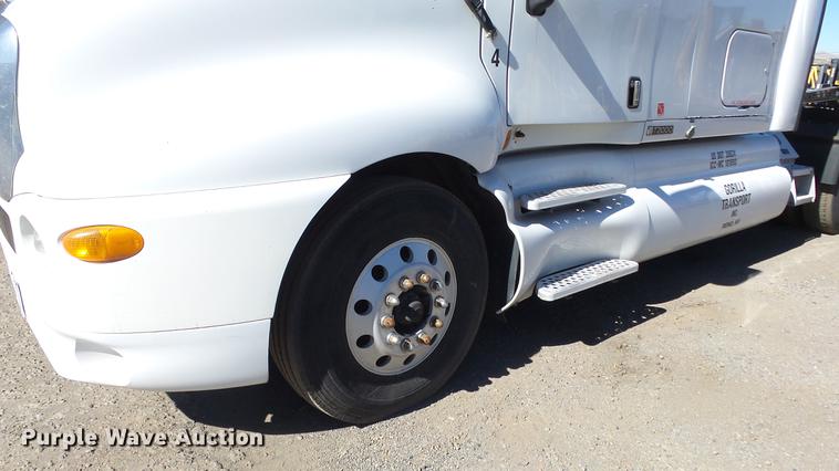 image for item DG2755 2000 Kenworth T2000 semi truck