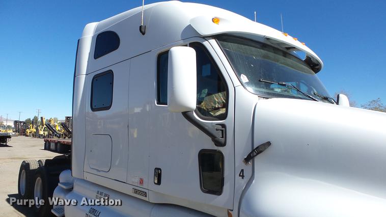 image for item DG2755 2000 Kenworth T2000 semi truck