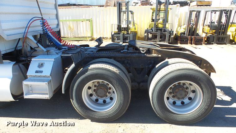 image for item DG2755 2000 Kenworth T2000 semi truck