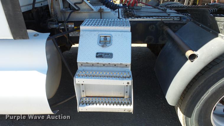 image for item DG2755 2000 Kenworth T2000 semi truck