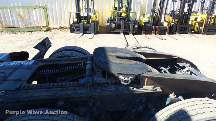 image for item DG2755 2000 Kenworth T2000 semi truck