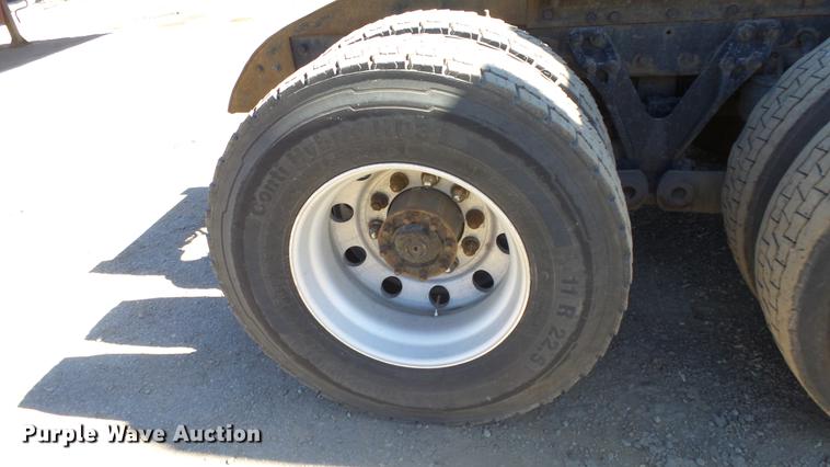 image for item DG2755 2000 Kenworth T2000 semi truck