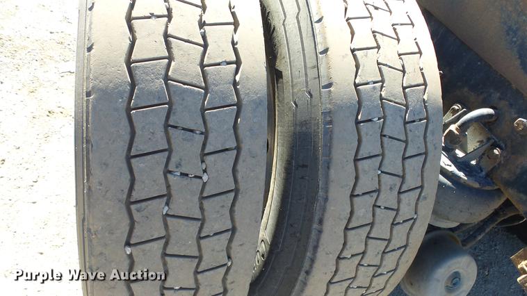 image for item DG2755 2000 Kenworth T2000 semi truck