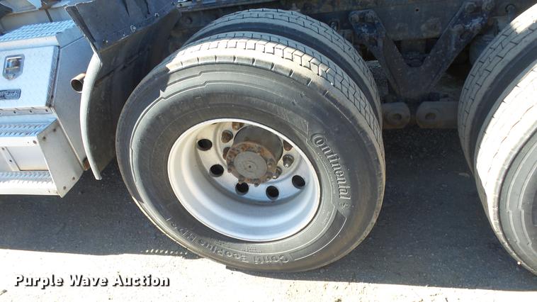 image for item DG2755 2000 Kenworth T2000 semi truck