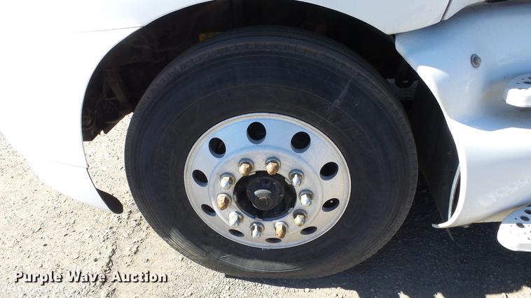 image for item DG2755 2000 Kenworth T2000 semi truck