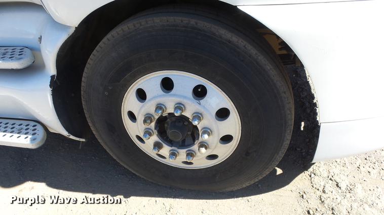 image for item DG2755 2000 Kenworth T2000 semi truck