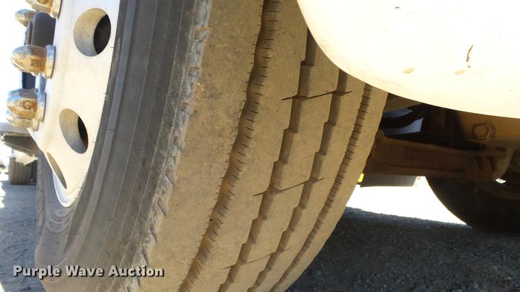 image for item DG2755 2000 Kenworth T2000 semi truck