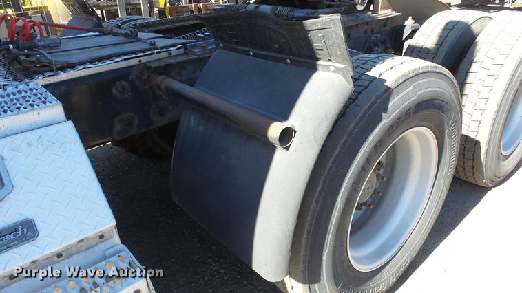 image for item DG2755 2000 Kenworth T2000 semi truck