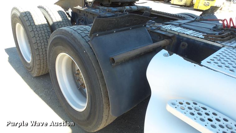 image for item DG2755 2000 Kenworth T2000 semi truck