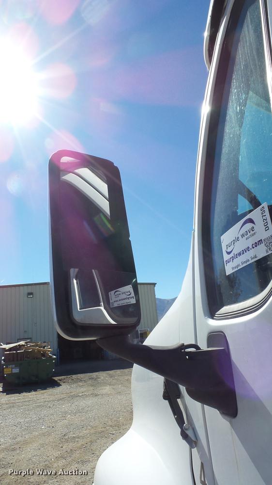 image for item DG2755 2000 Kenworth T2000 semi truck