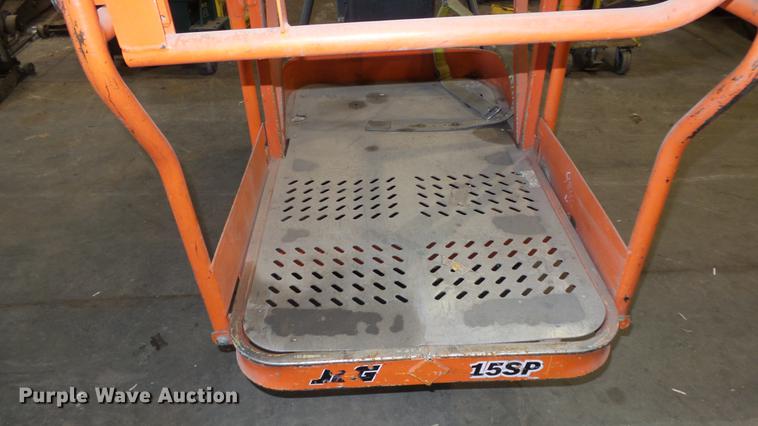image for item FI9303 2000 JLG 15SP vertical lift