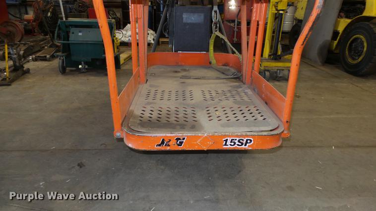 image for item FI9303 2000 JLG 15SP vertical lift