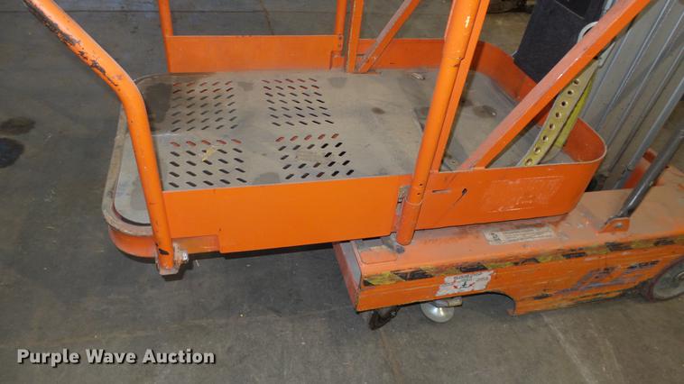 image for item FI9303 2000 JLG 15SP vertical lift