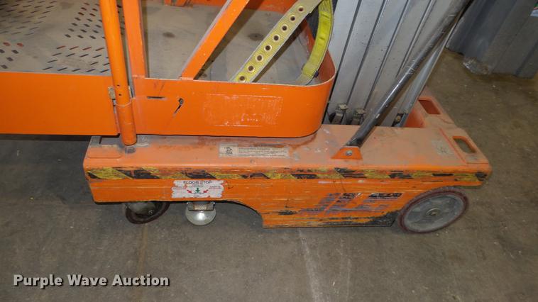 image for item FI9303 2000 JLG 15SP vertical lift