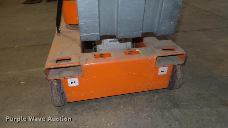 image for item FI9303 2000 JLG 15SP vertical lift