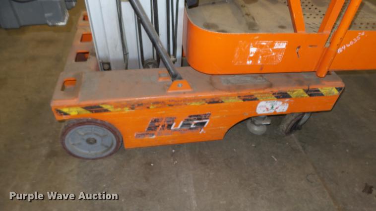 image for item FI9303 2000 JLG 15SP vertical lift