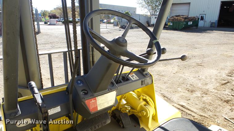 image for item FQ9250 1993 Hyster H80XL forklift