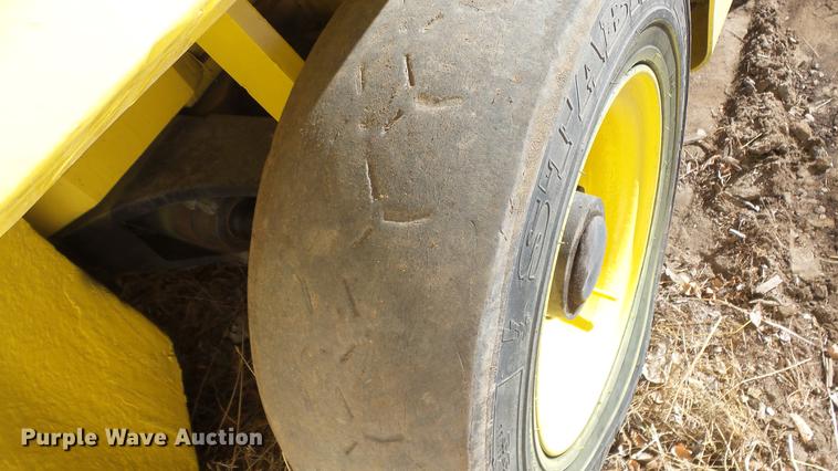 image for item FQ9250 1993 Hyster H80XL forklift