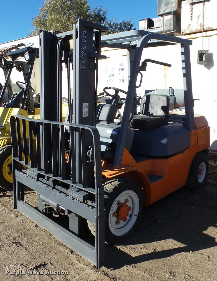 image for item FQ9255 2003 Toyota 7FGU30 forklift