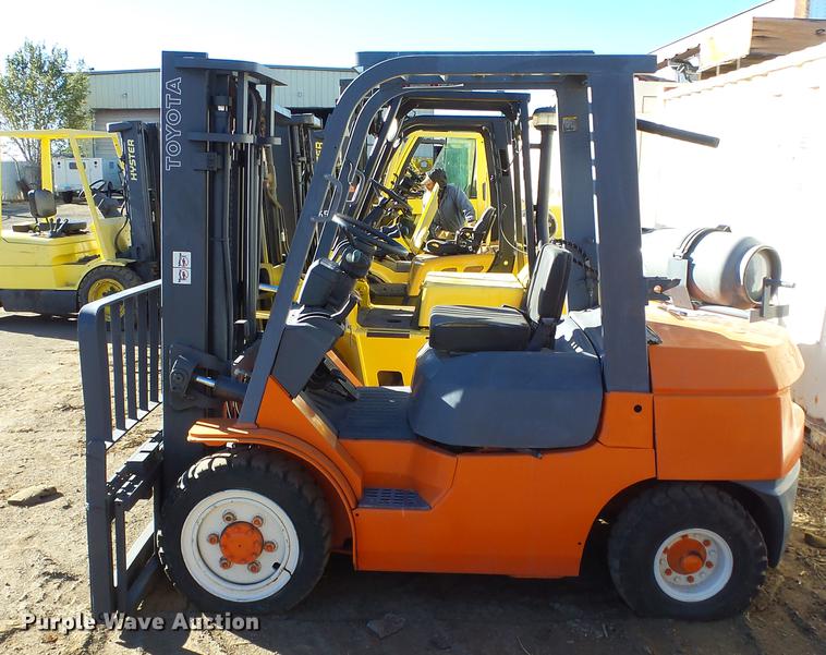 image for item FQ9255 2003 Toyota 7FGU30 forklift