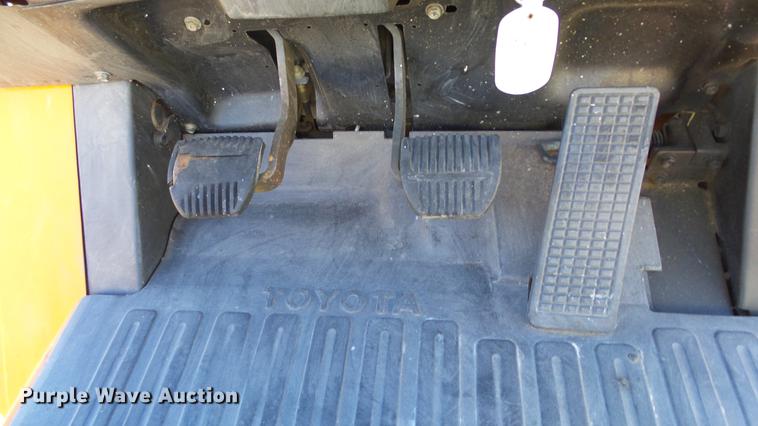 image for item FQ9255 2003 Toyota 7FGU30 forklift