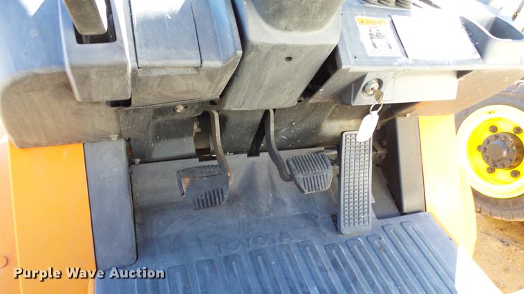 image for item FQ9255 2003 Toyota 7FGU30 forklift