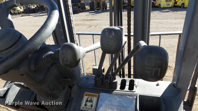 image for item FQ9255 2003 Toyota 7FGU30 forklift