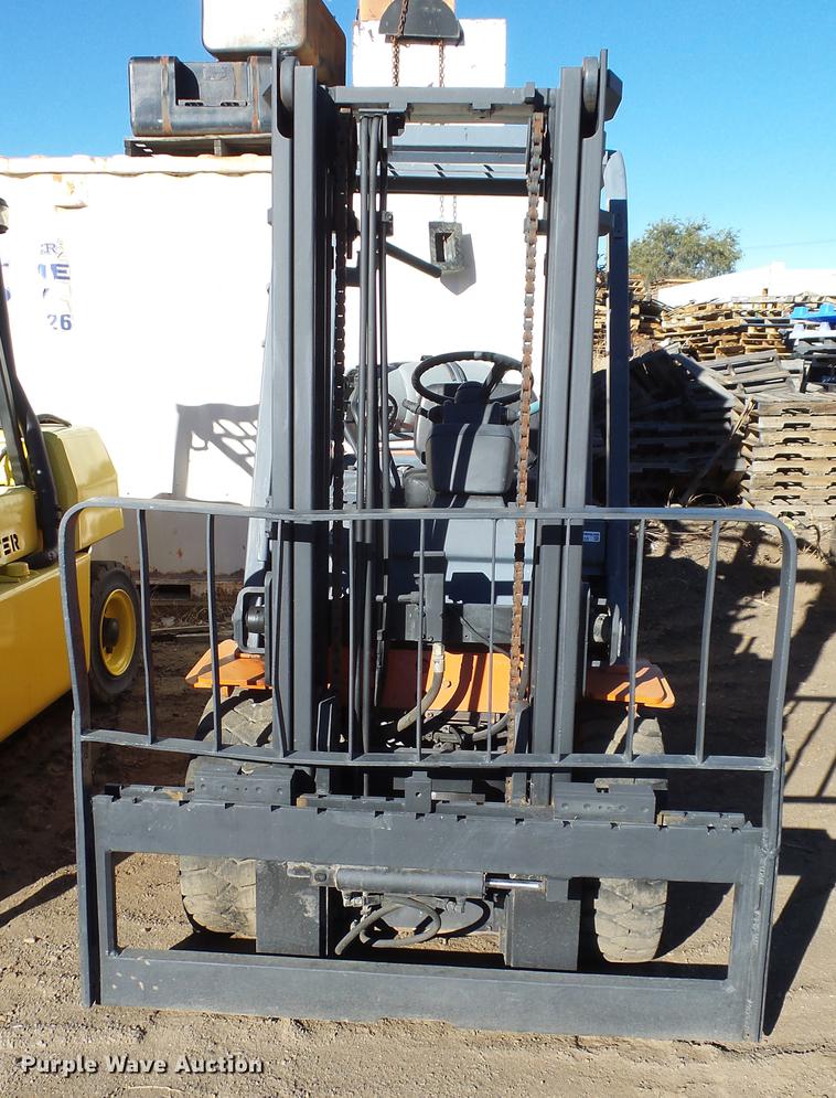 image for item FQ9255 2003 Toyota 7FGU30 forklift