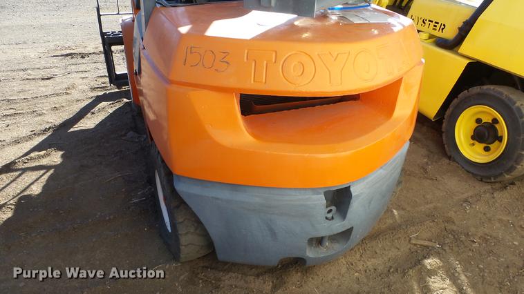 image for item FQ9255 2003 Toyota 7FGU30 forklift