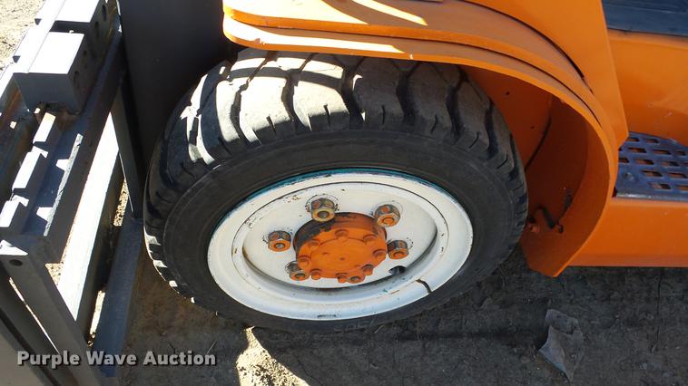 image for item FQ9255 2003 Toyota 7FGU30 forklift