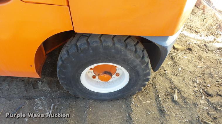 image for item FQ9255 2003 Toyota 7FGU30 forklift