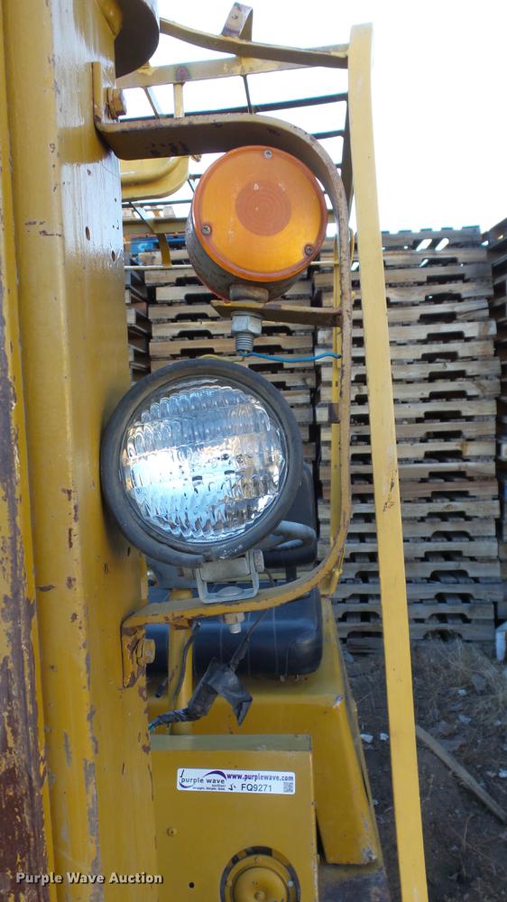 image for item FQ9271 Toyota forklift