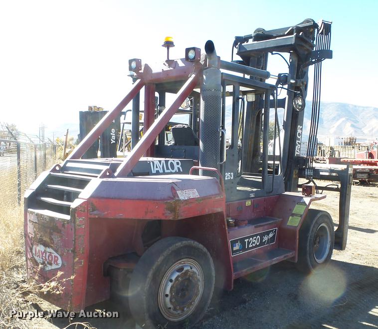 image for item FQ9298 2004 Taylor T250S forklift